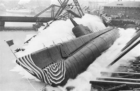 who invented submarines in ww1